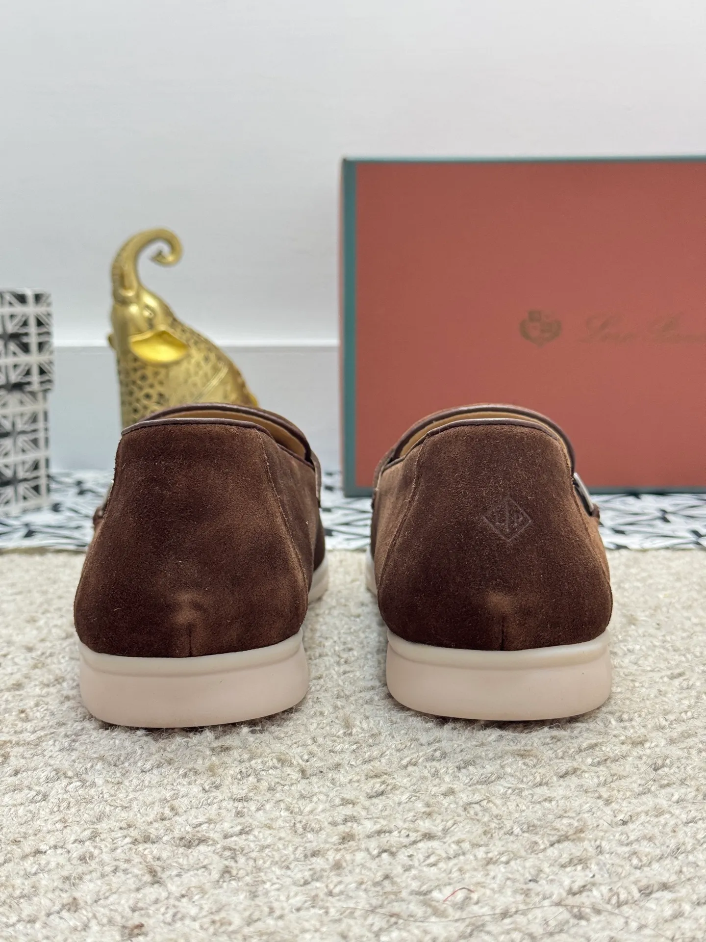 Men's men's shoes 💰380 [New model] 🍓🍓Loro Piana - LP couple model. The new moccasins are made of water-repellent treated suede uppers with rubber soles, a classic. The complex craftsmanship and meticulous structure make the shoes light and soft, allowing you to walk comfortably and freely. Perfect for wearing at the beach or out in the water during the summer. Size: 35-44 (45 customized